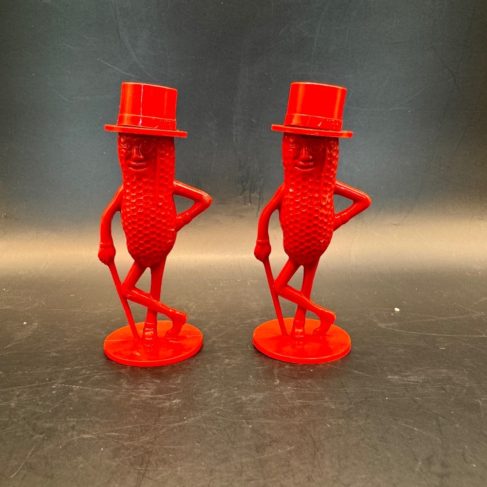 Red Mr. Peanut plastic salt and pepper shaker set. Excellent vintage condition.